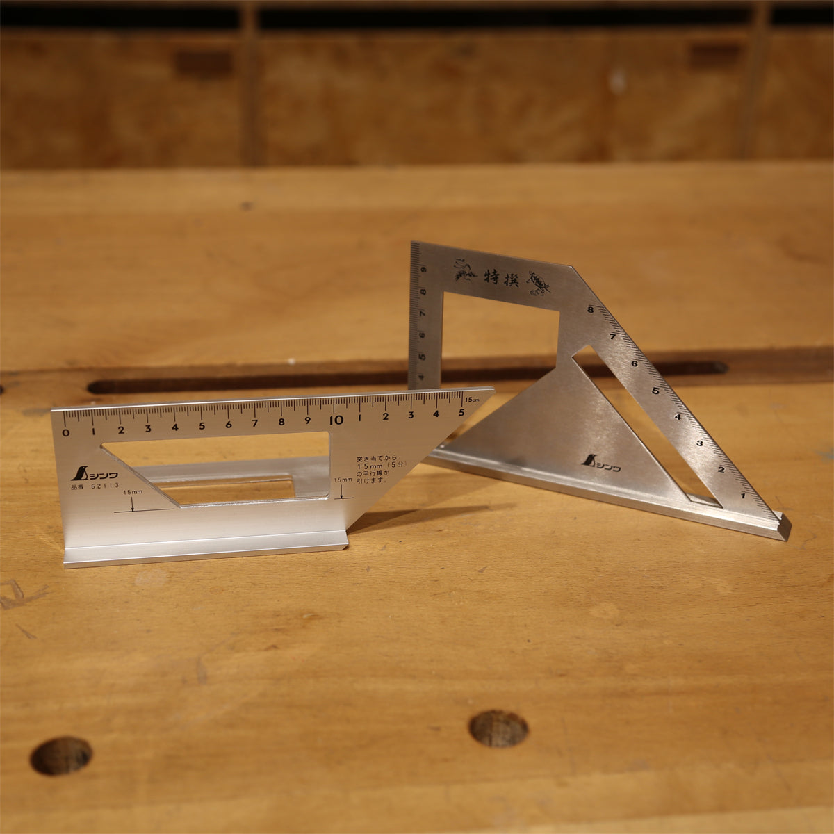 SHINWA Multifunctional Woodworking Scribing Ruler 45/90 Degree Stainless Steel Precision Square Ruler Wide Base Try Square Carpenter Tool