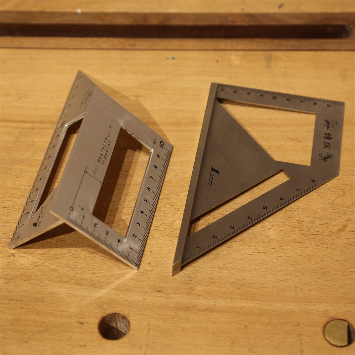 SHINWA Multifunctional Woodworking Scribing Ruler 45/90 Degree Stainless Steel Precision Square Ruler Wide Base Try Square Carpenter Tool