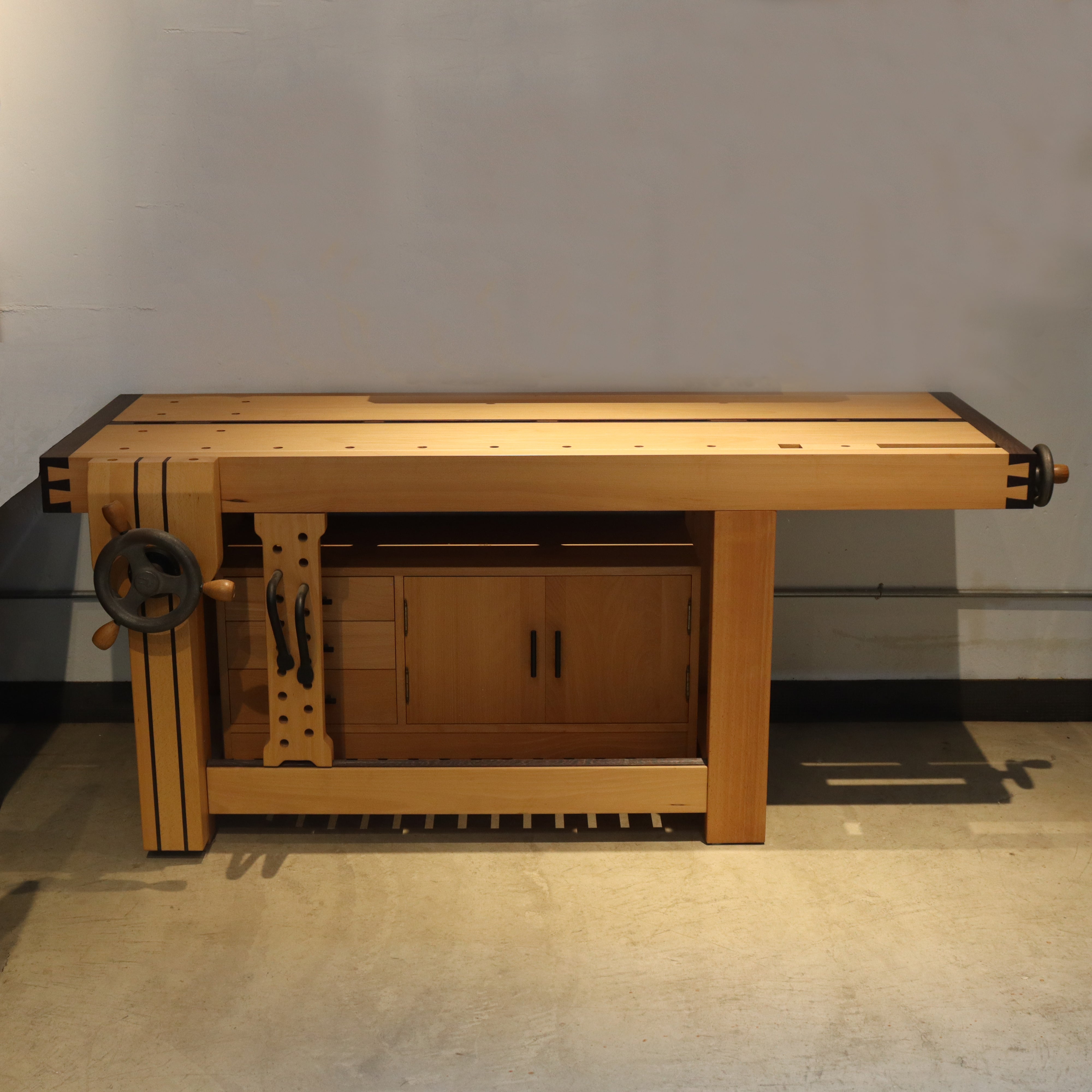 Custom Roubo Style Woodworking Workbench - Multifunctional Solid Wood Saw Table & Professional Carpenter Work Station