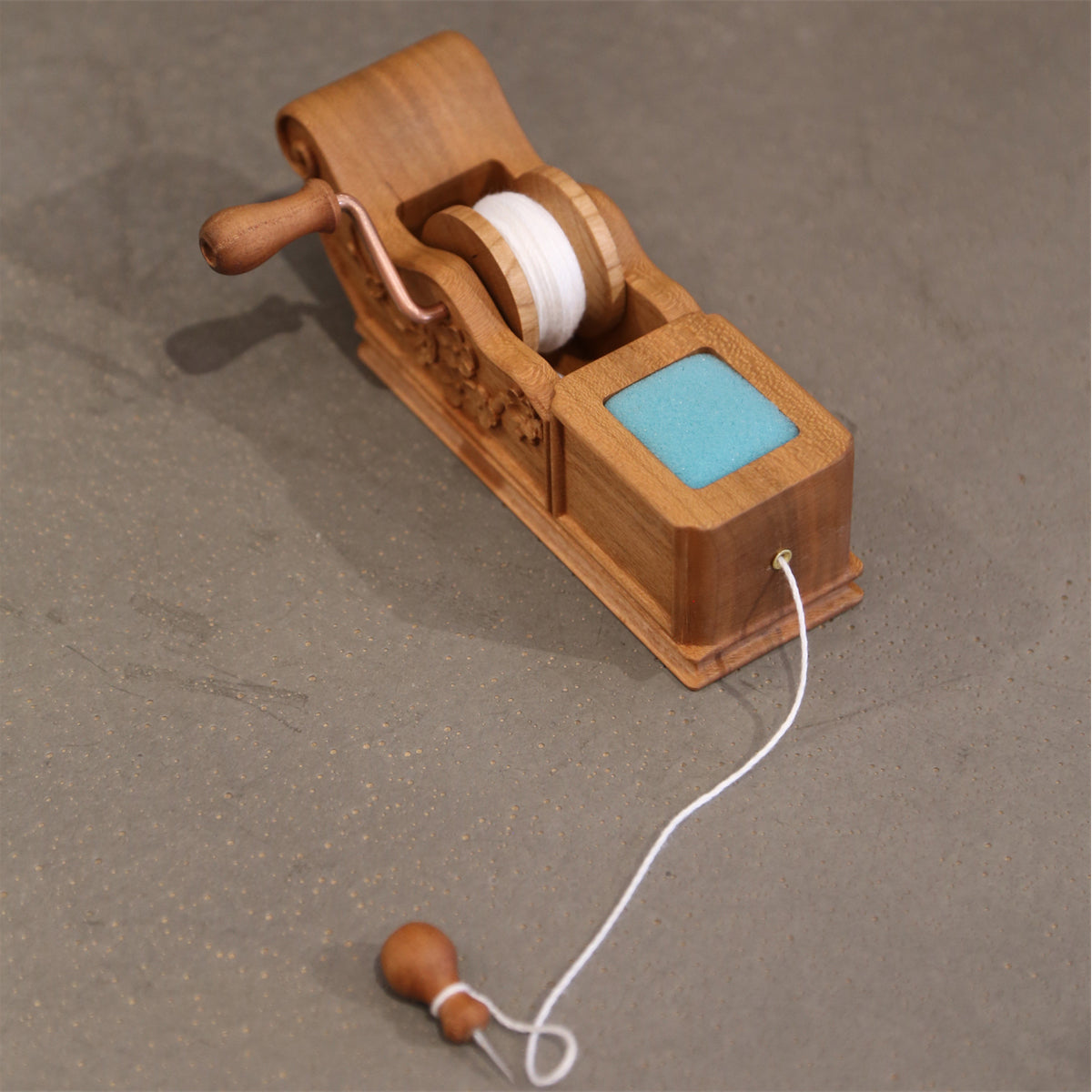 Traditional Chinese Woodworking Ink Marker, Handmade Solid Wood Ink Line Reel with Hand Crank - Vintage Carpenter Chalk Line Tool
