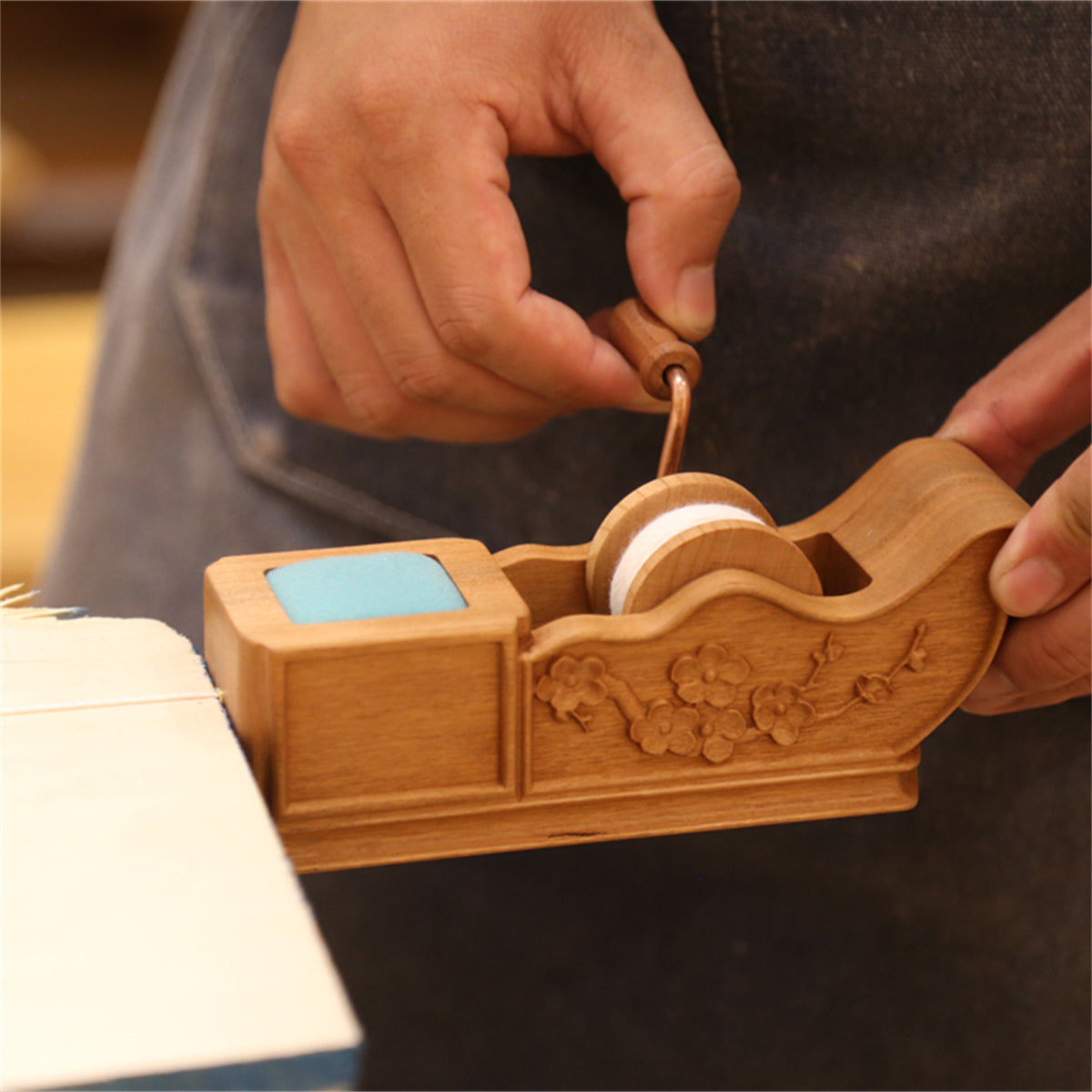 Traditional Chinese Woodworking Ink Marker, Handmade Solid Wood Ink Line Reel with Hand Crank - Vintage Carpenter Chalk Line Tool