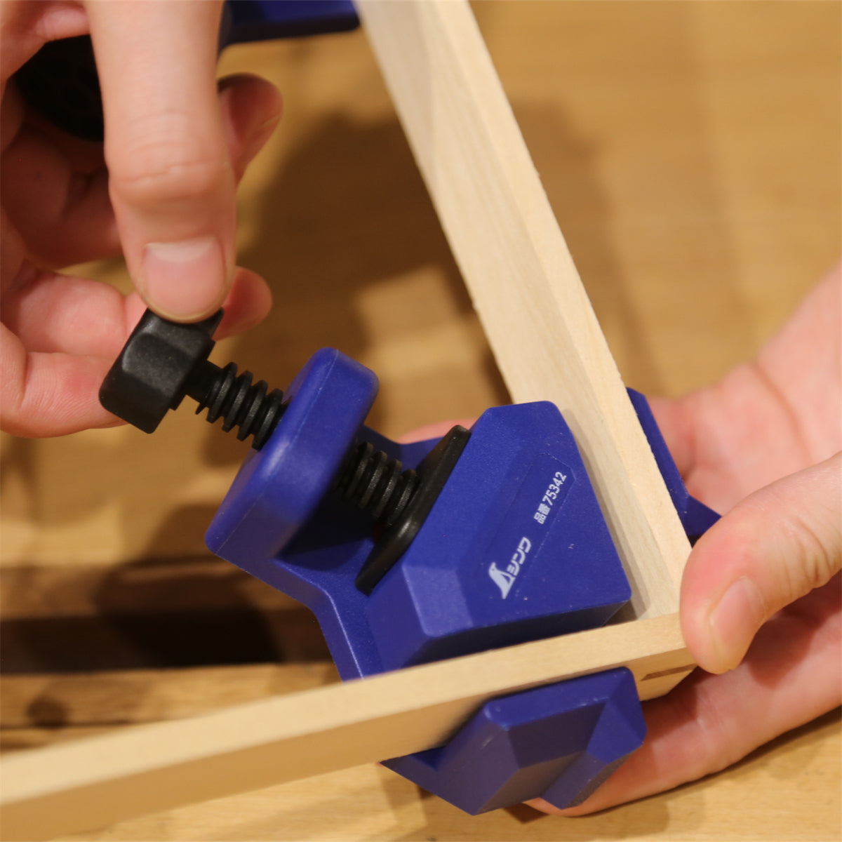 SHINWA 90 Degree Right Angle Clamp Corner Clamp Quick Release Woodworking Fixture for Picture Frame Moulding Box DIY