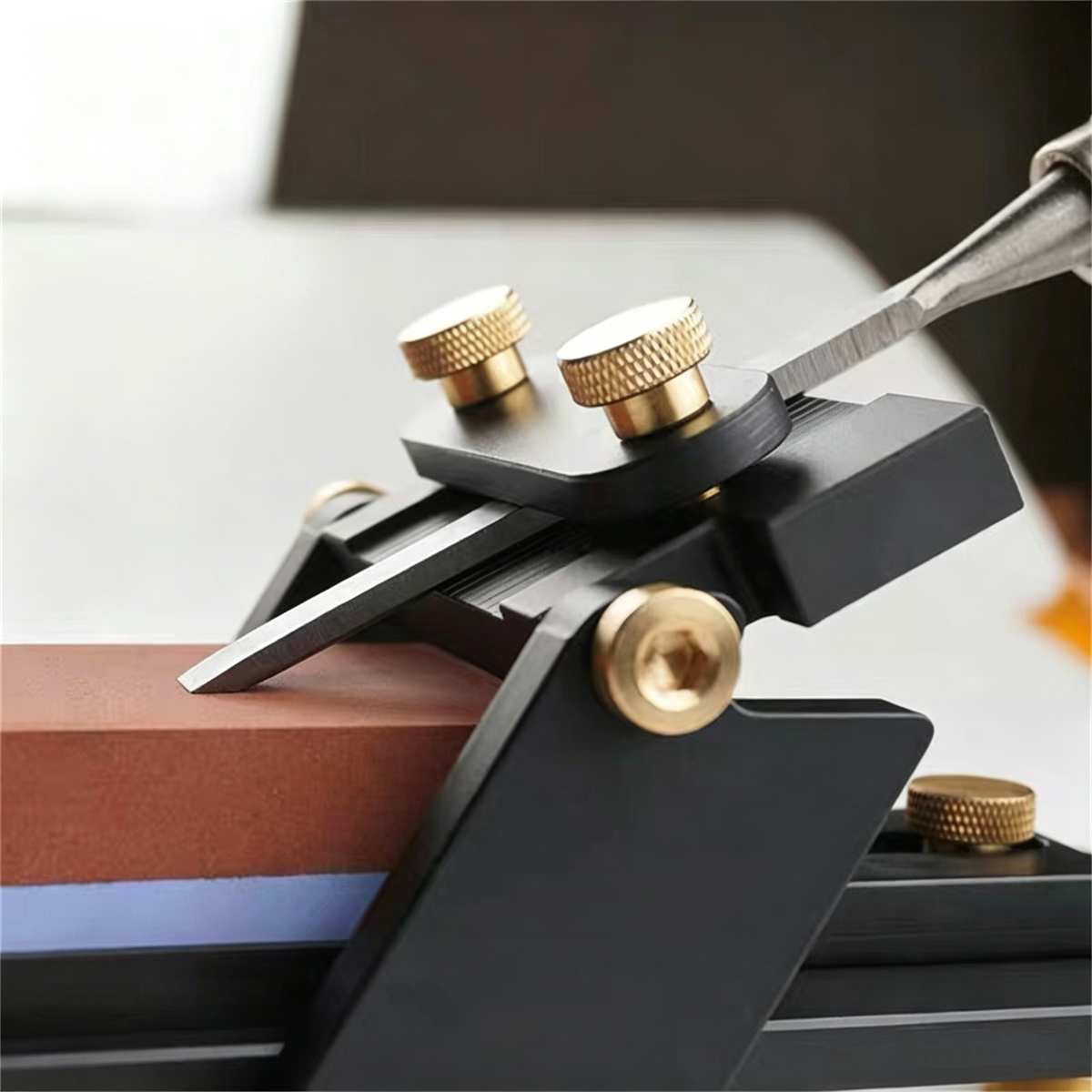 Woodworking Sharpening Jig with Straight Rail, Adjustable Angle Blade Sharpener for Chisels & Plane Irons, Anti-Slip Aluminum Alloy Grinding Guide System